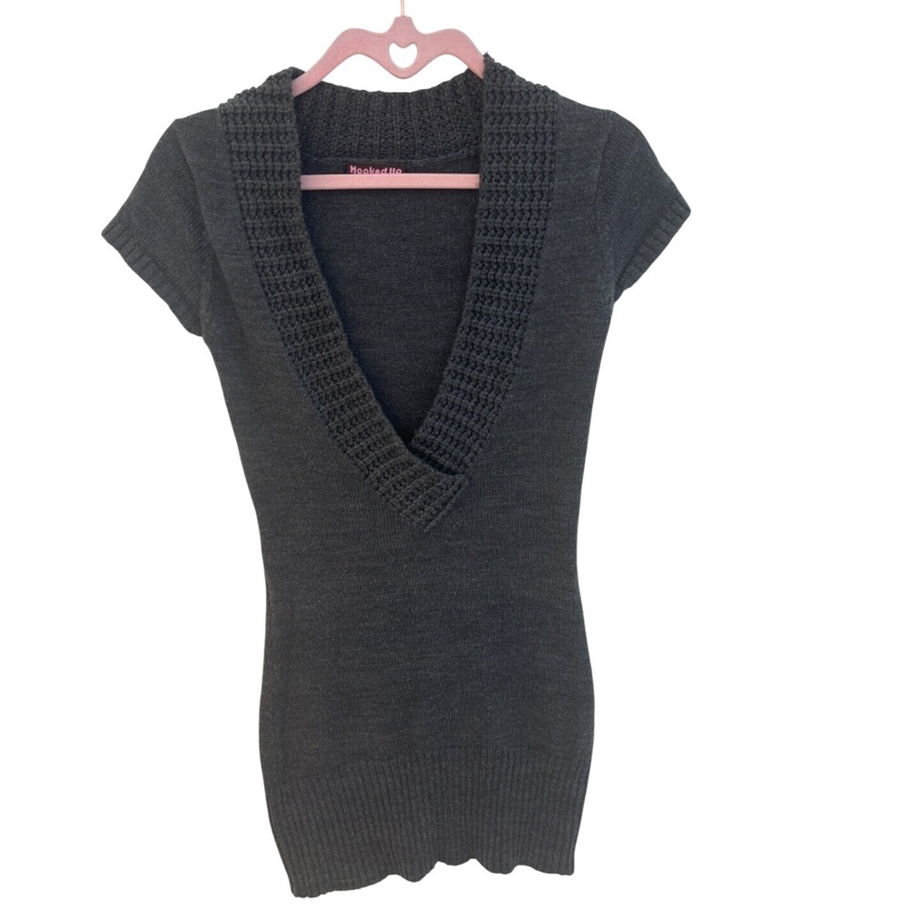 Hooked Up by IOT Charcoal Gray Deep V-Neck Short Sleeve Knit Tunic Sweater Small